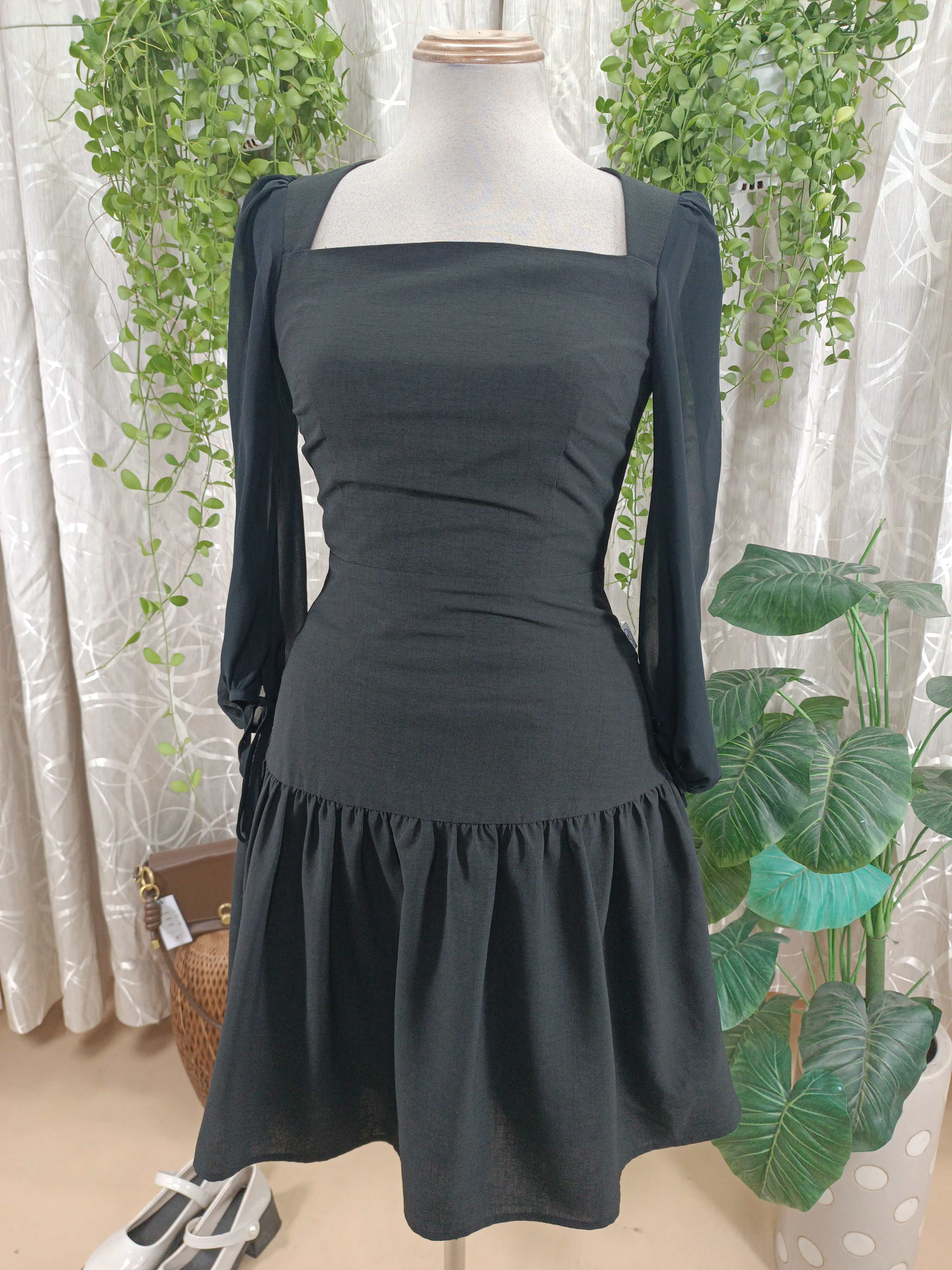 REshare - JM DRESS DESIGN - Đầm cổ vuông đuôi cá